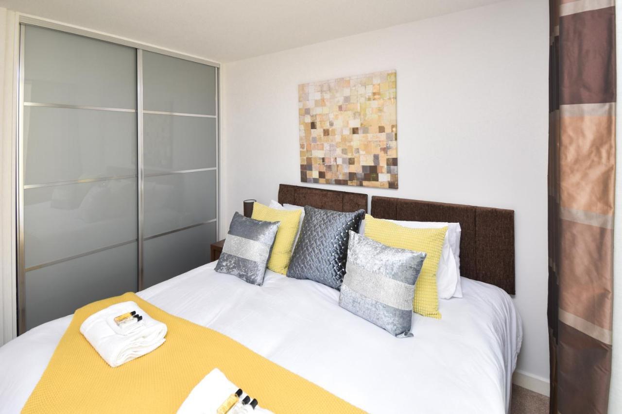 Milton Keynes Hub - Prime Location, Free Underground Parking Apartment Ngoại thất bức ảnh