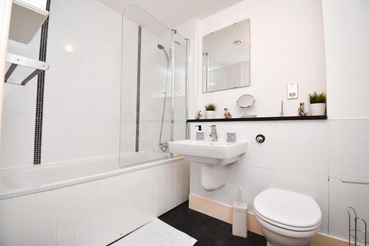 Milton Keynes Hub - Prime Location, Free Underground Parking Apartment Ngoại thất bức ảnh